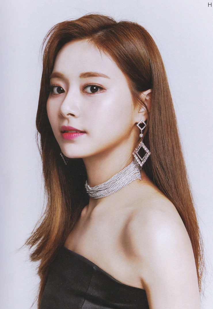 Chou Tzu-yu (Tzuyu) Chou Tzu-yu (Tzuyu)