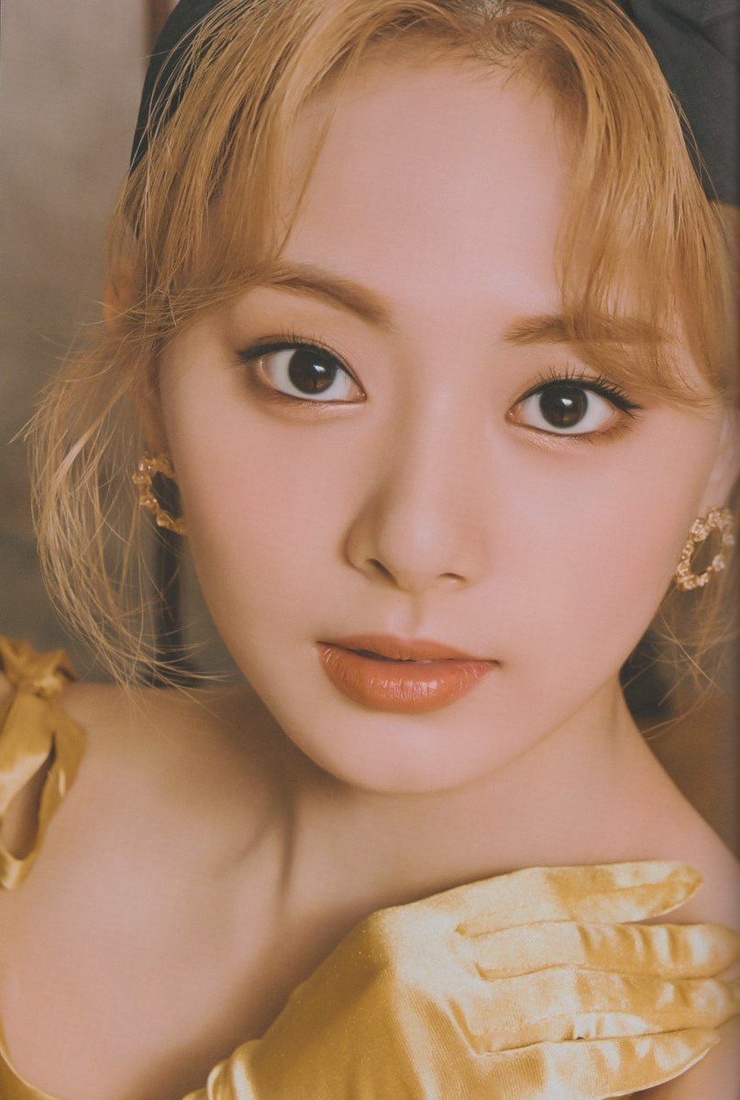 Chou Tzu-yu (Tzuyu) Chou Tzu-yu (Tzuyu)
