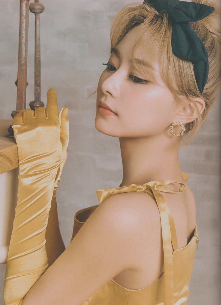 Chou Tzu-yu (Tzuyu) Chou Tzu-yu (Tzuyu)