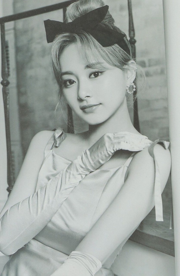 Chou Tzu-yu (Tzuyu) Chou Tzu-yu (Tzuyu)
