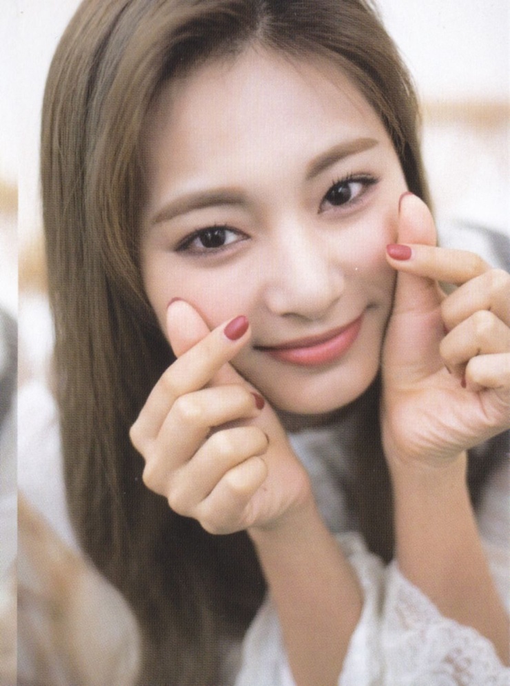 Chou Tzu-yu (Tzuyu) Chou Tzu-yu (Tzuyu)
