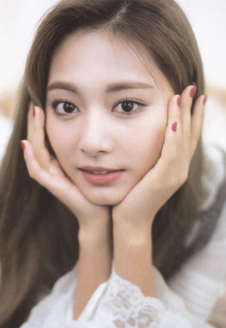 Chou Tzu-yu (Tzuyu) Chou Tzu-yu (Tzuyu)