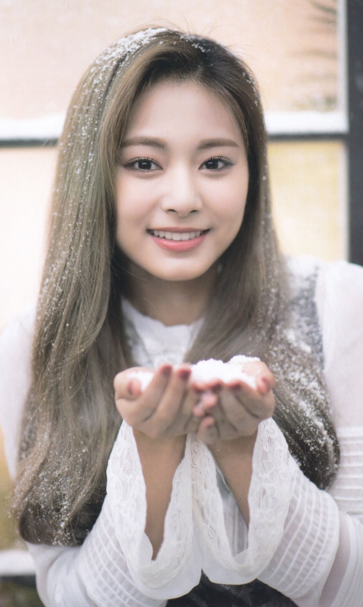 Chou Tzu-yu (Tzuyu) Chou Tzu-yu (Tzuyu)