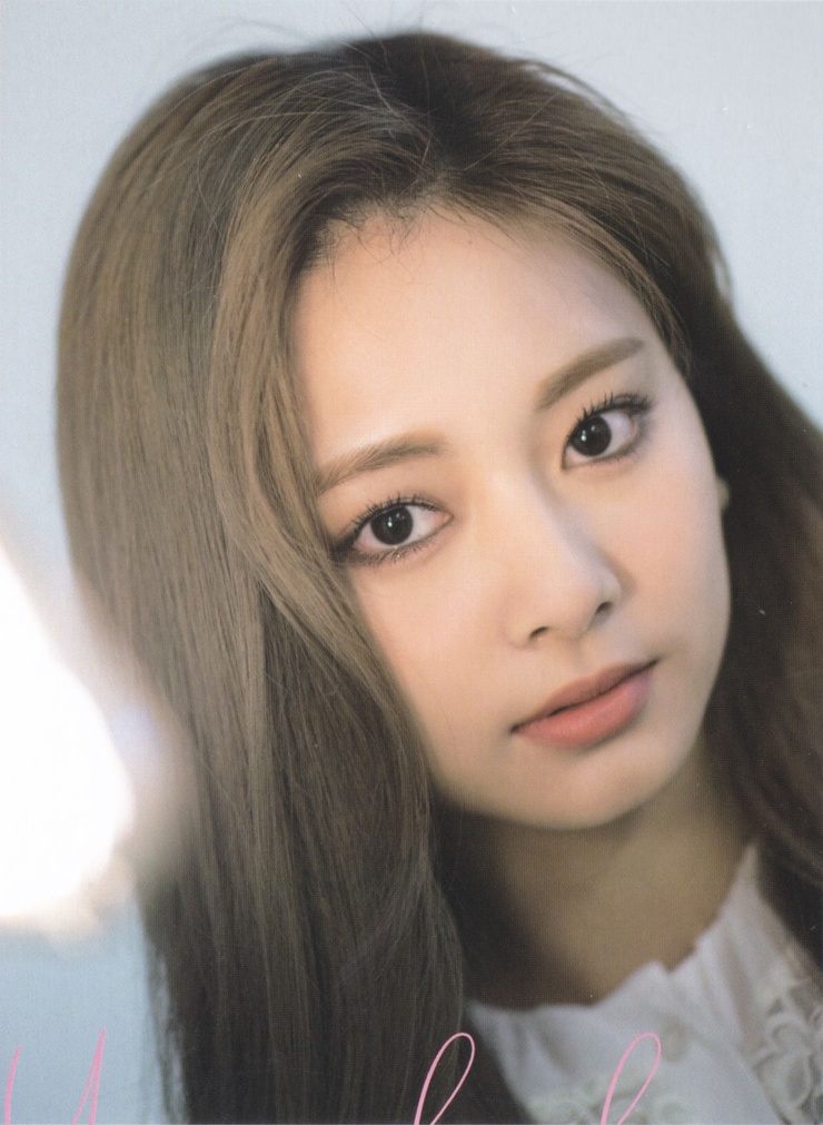 Chou Tzu-yu (Tzuyu) Chou Tzu-yu (Tzuyu)