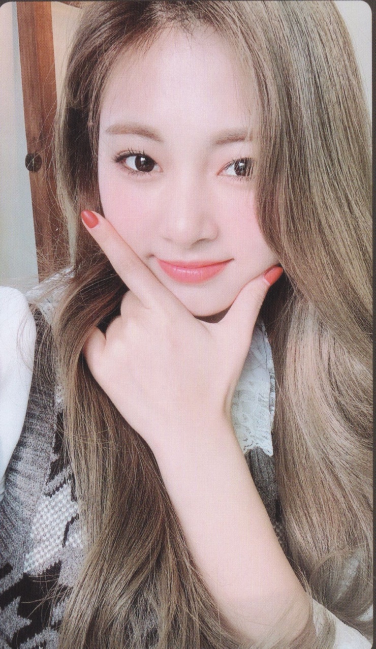 Chou Tzu-yu (Tzuyu) Chou Tzu-yu (Tzuyu)