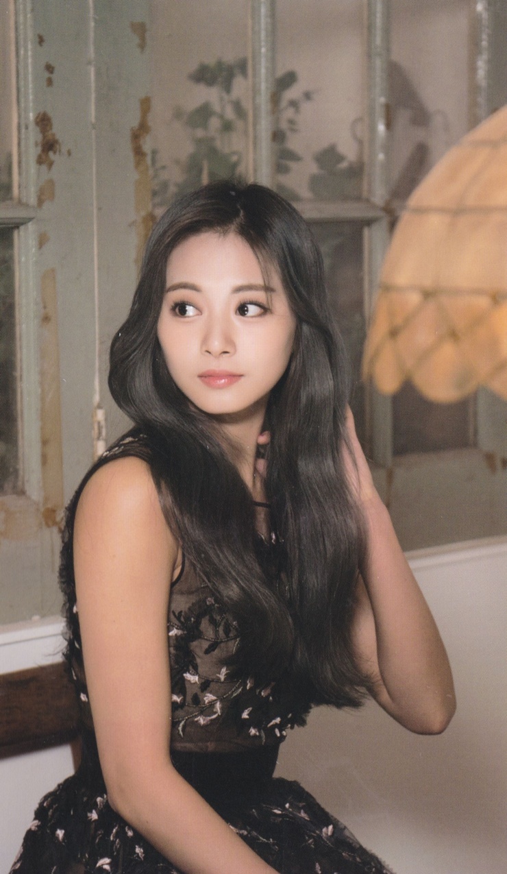 Chou Tzu-yu (Tzuyu) Chou Tzu-yu (Tzuyu)