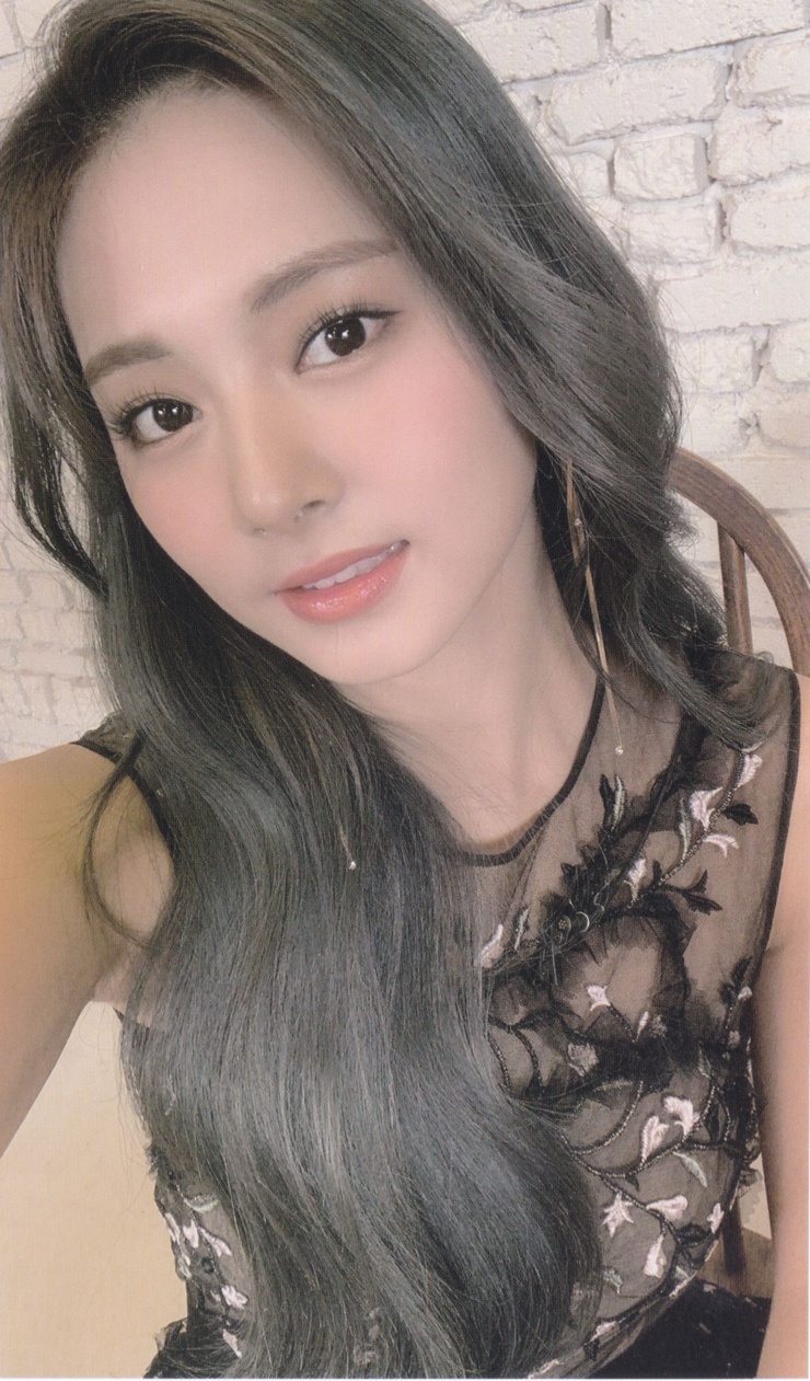 Chou Tzu-yu (Tzuyu) Chou Tzu-yu (Tzuyu)