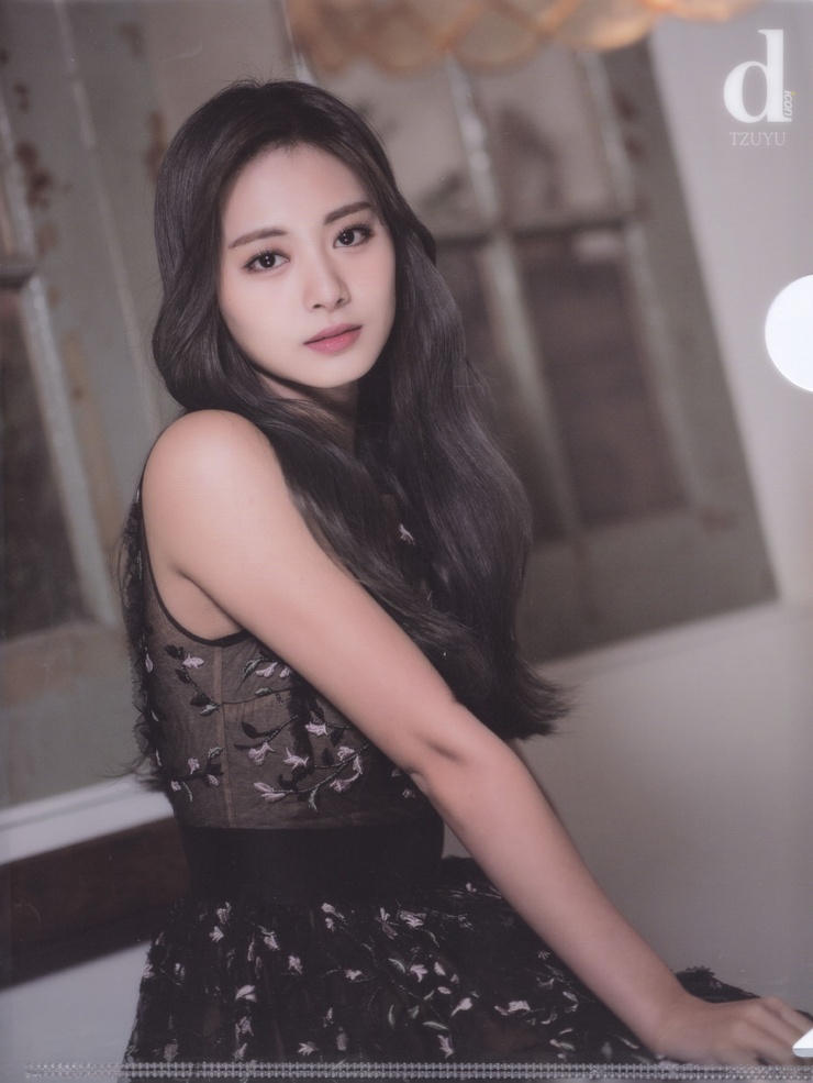 Chou Tzu-yu (Tzuyu) Chou Tzu-yu (Tzuyu)