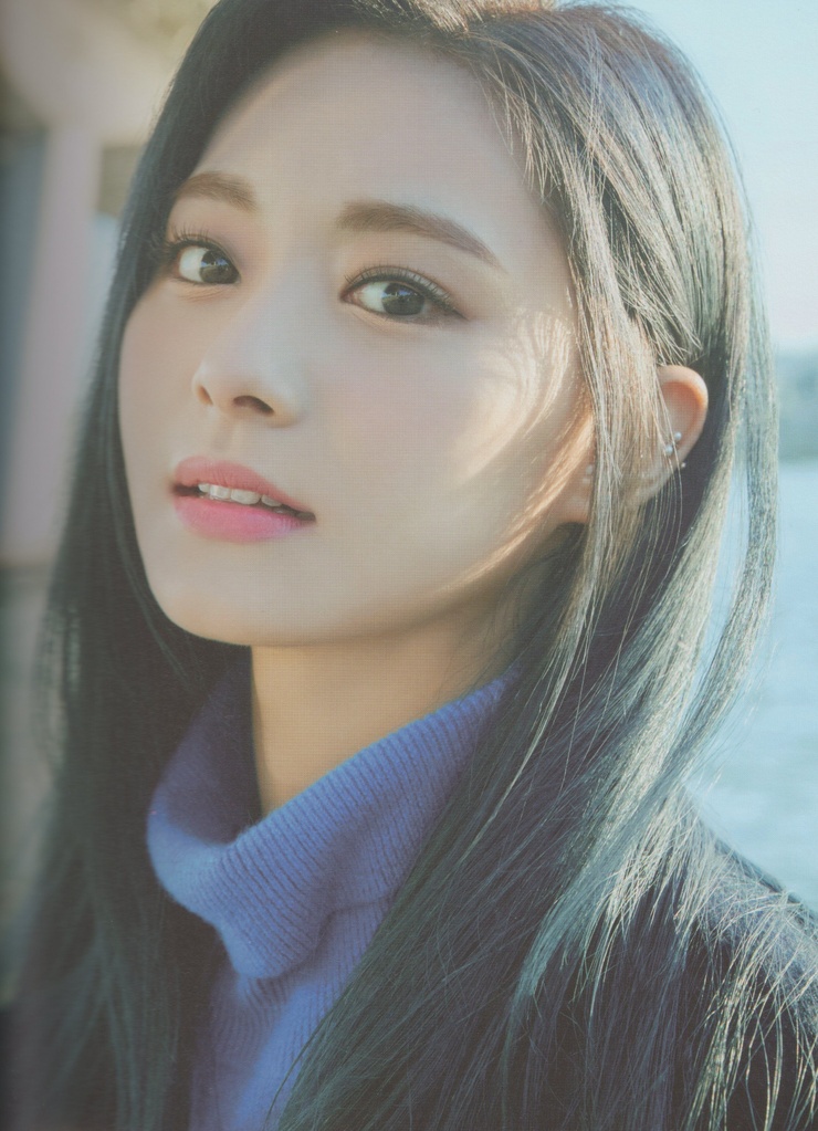 Chou Tzu-yu (Tzuyu) Chou Tzu-yu (Tzuyu)