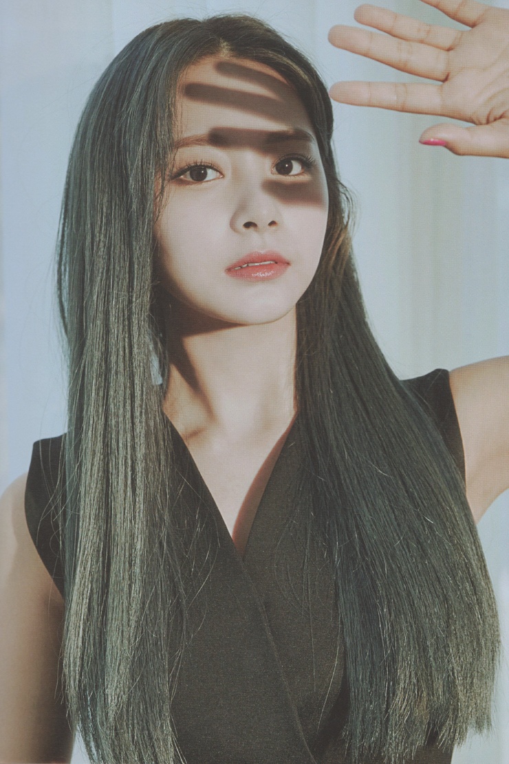 Chou Tzu-yu (Tzuyu) Chou Tzu-yu (Tzuyu)