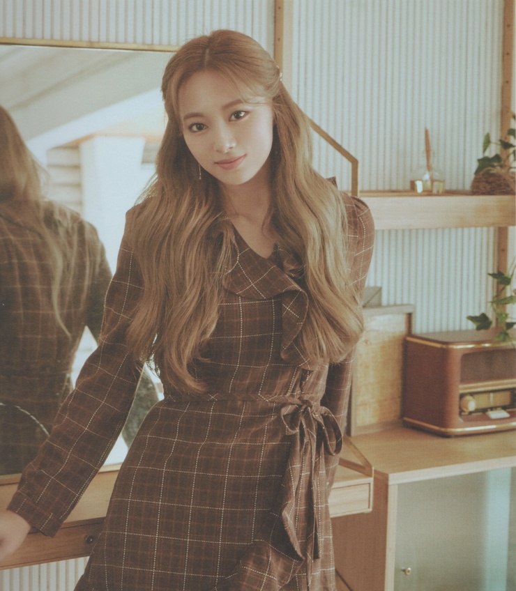 Chou Tzu-yu (Tzuyu) Chou Tzu-yu (Tzuyu)