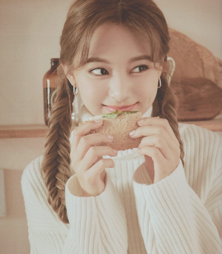 Chou Tzu-yu (Tzuyu)