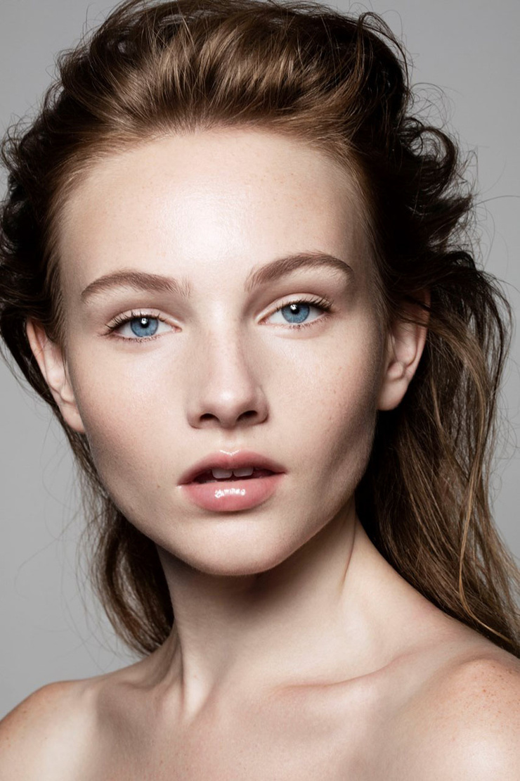Caroline Hahn Caroline Hahn