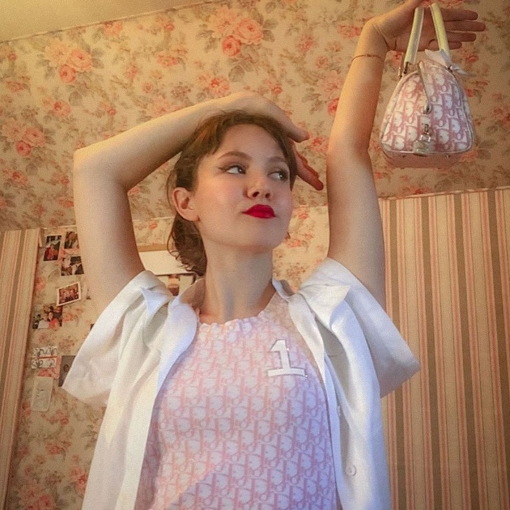 Iris Apatow