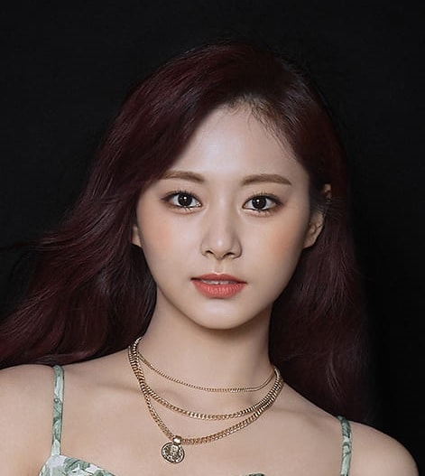 Chou Tzu-yu (Tzuyu) Chou Tzu-yu (Tzuyu)
