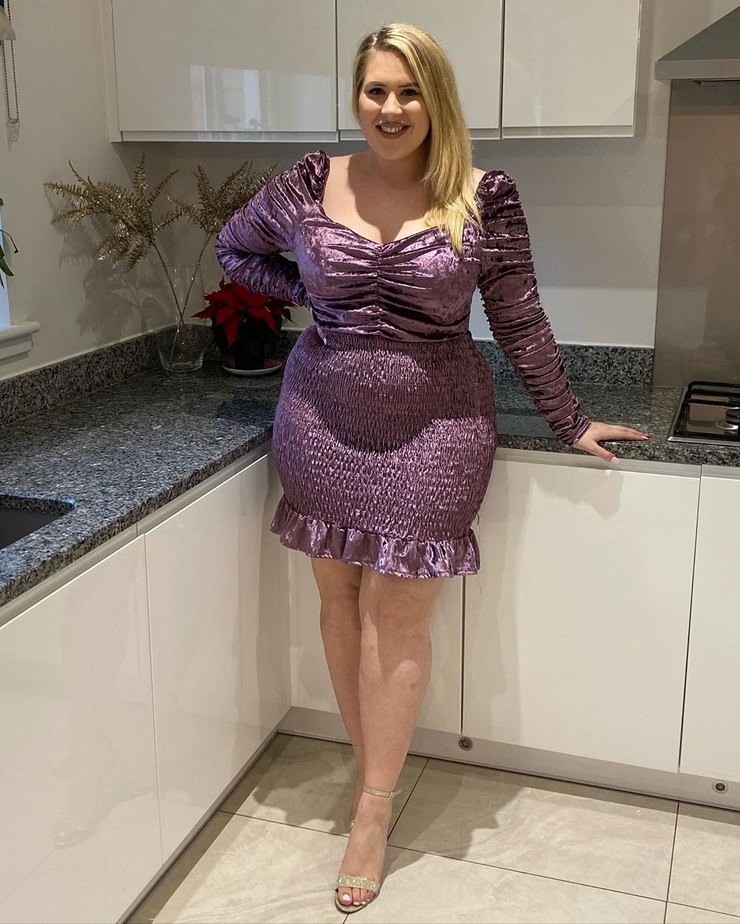 Sophie Turner (Plus Size) picture