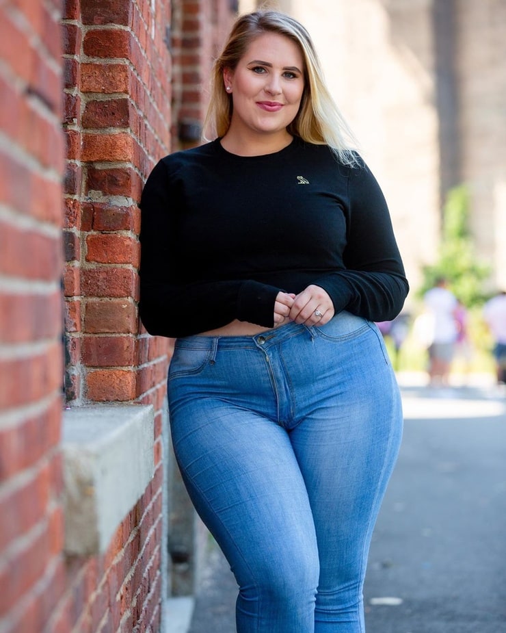 Sophie Turner (Plus Size) picture