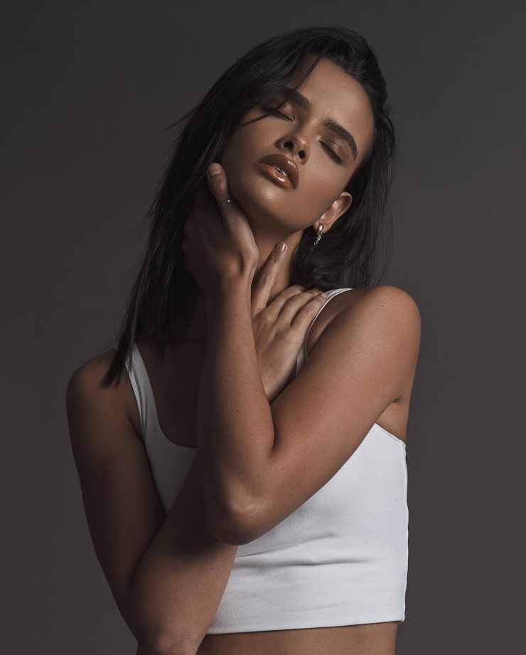 Samara Martins Samara Martins