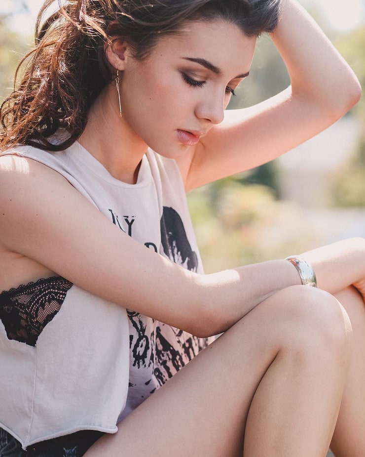Hannah Marks Hannah Marks