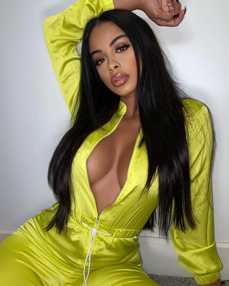 Analicia Chaves Analicia Chaves