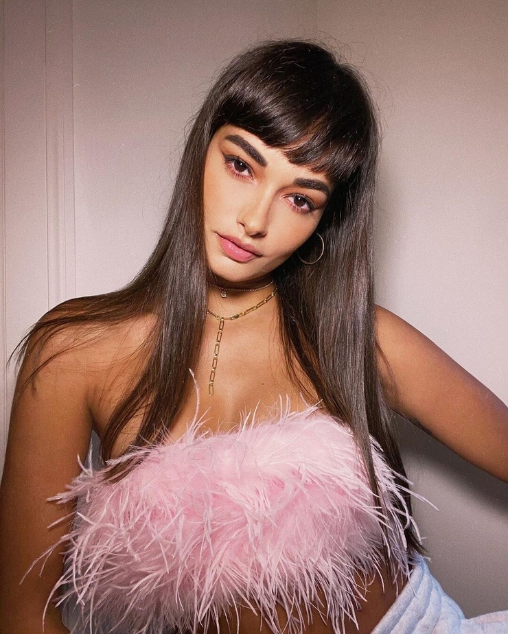 Gizele Oliveira Gizele Oliveira
