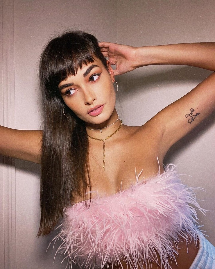 Gizele Oliveira Gizele Oliveira