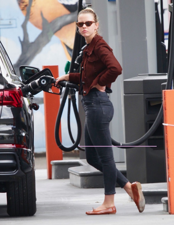 Mia Goth