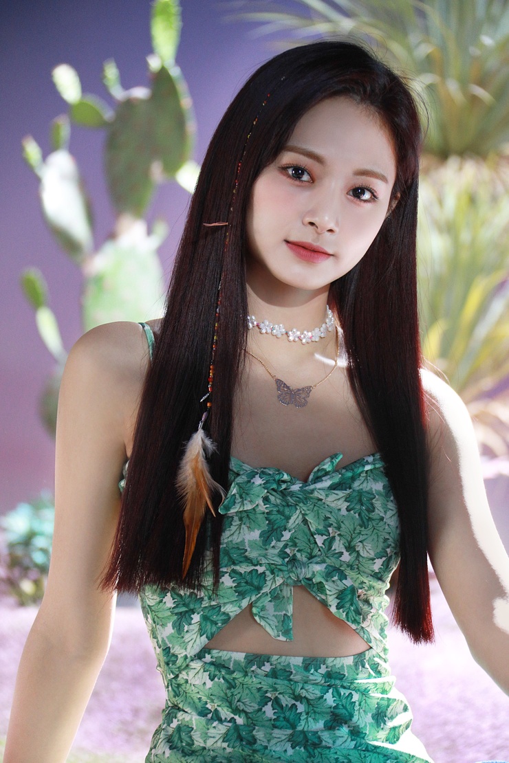 Chou Tzu-yu (Tzuyu) Chou Tzu-yu (Tzuyu)