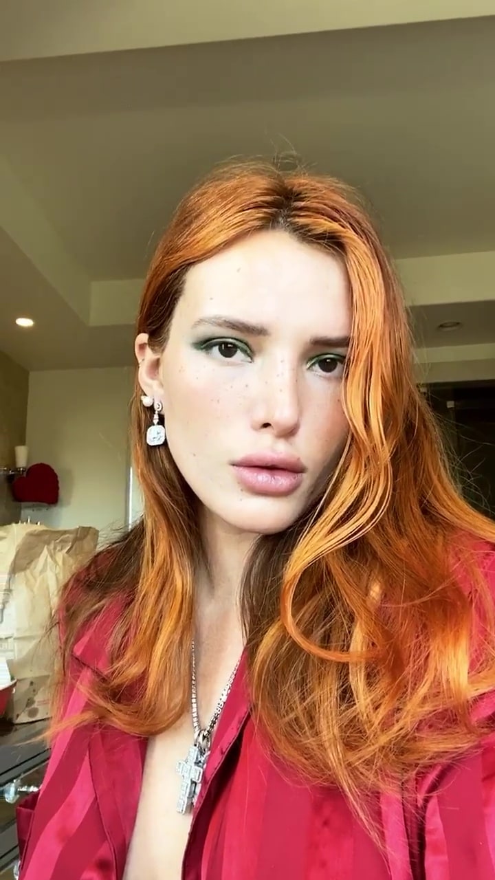 Bella Thorne image