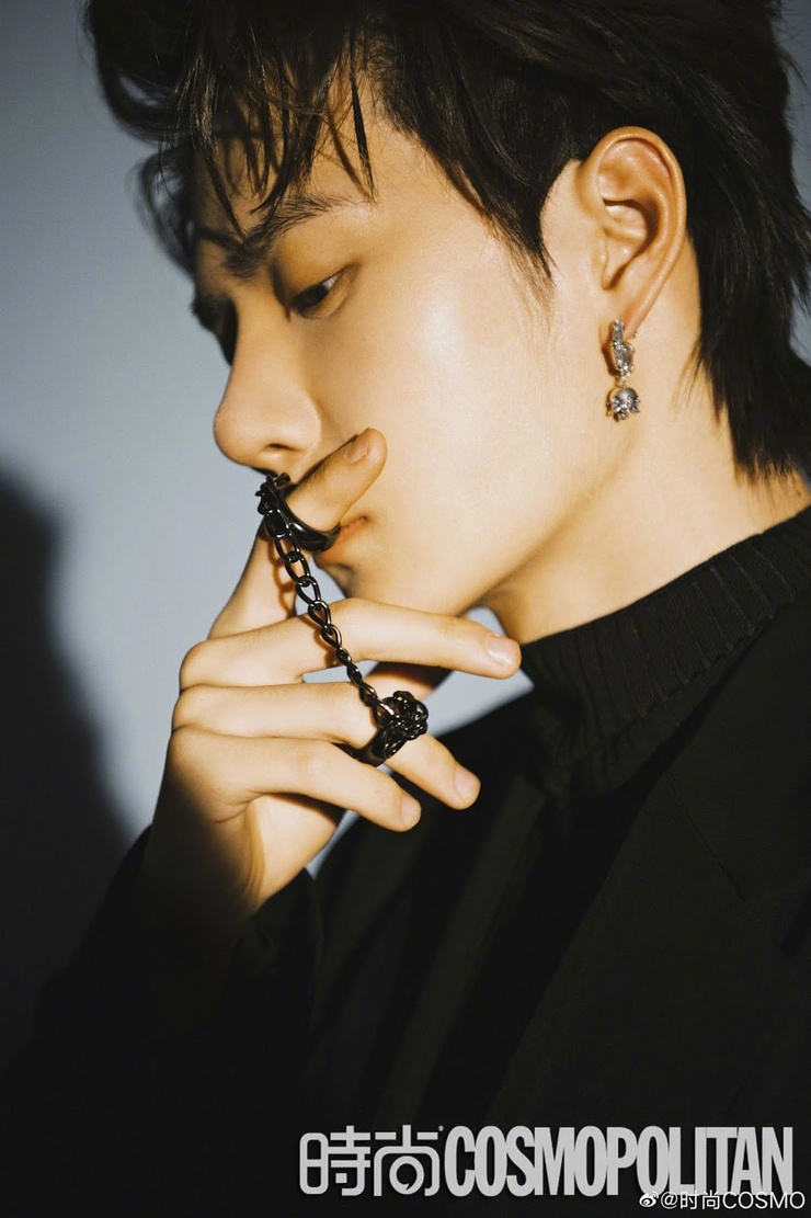 Yibo (UNIQ) Yibo (UNIQ)
