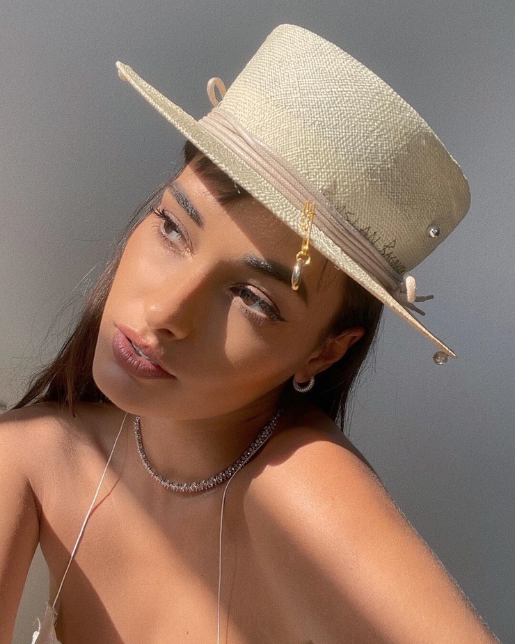 Gizele Oliveira Gizele Oliveira