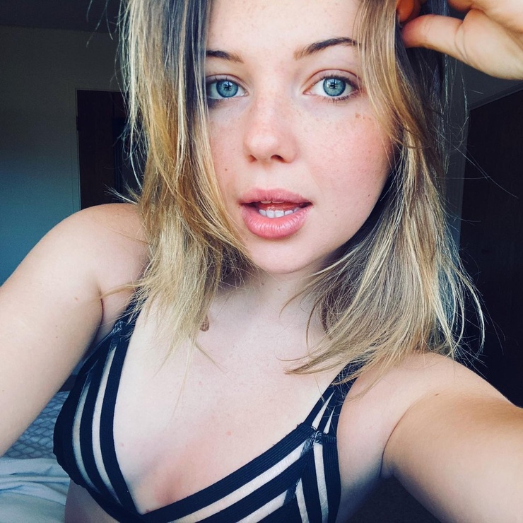 Sammi Hanratty Sammi Hanratty