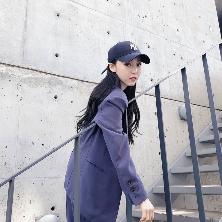 Moon Byul Yi