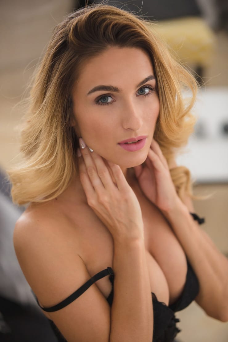 Cara Mell Cara Mell