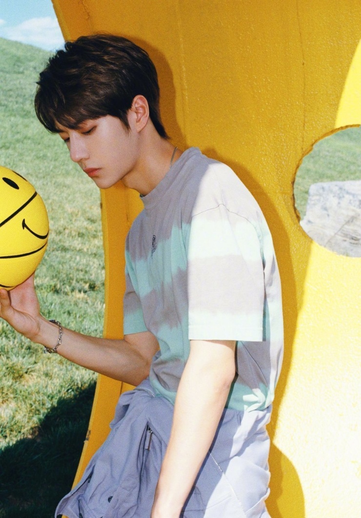 Yibo (UNIQ) Yibo (UNIQ)