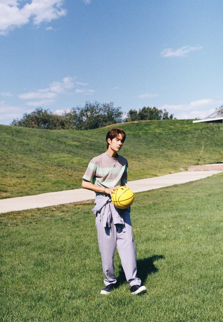 Yibo (UNIQ) Yibo (UNIQ)