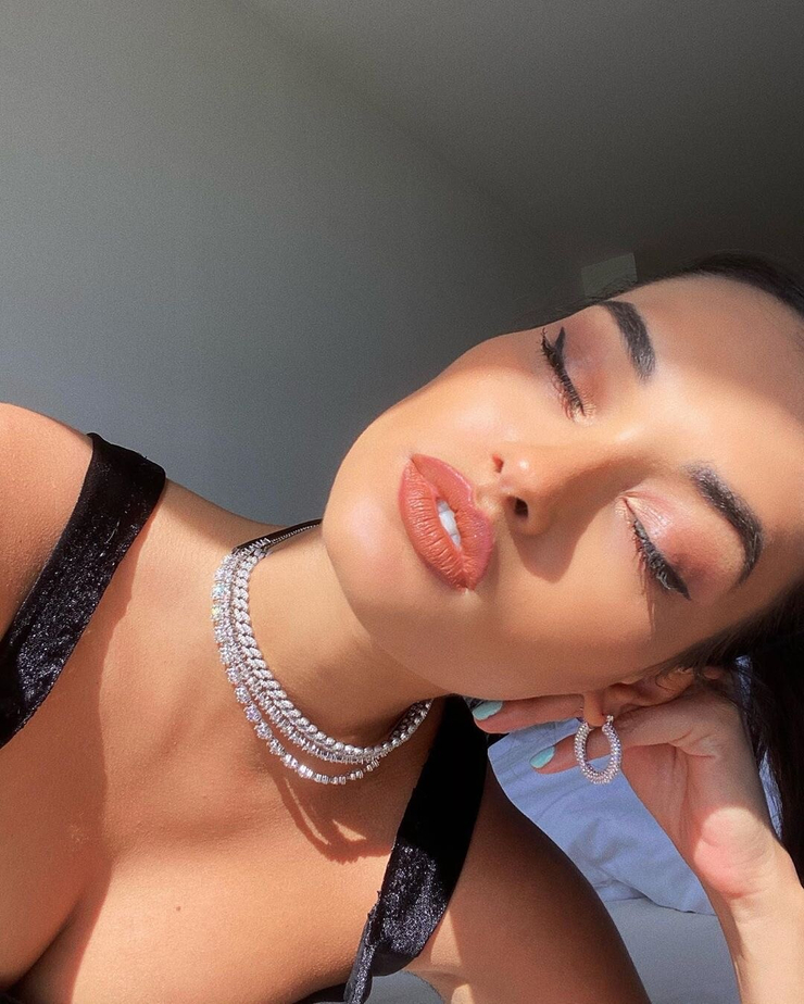 Gizele Oliveira Gizele Oliveira