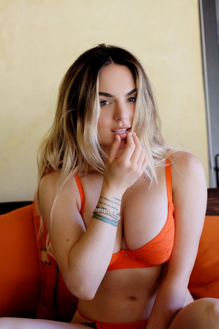 Joanna 'JoJo' Levesque Joanna 'JoJo' Levesque