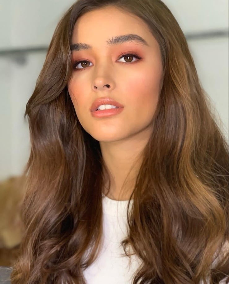 Liza Soberano Side View