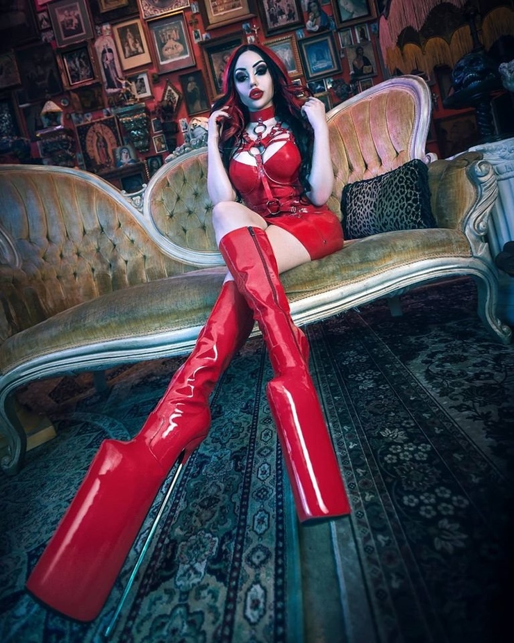 Dani Divine