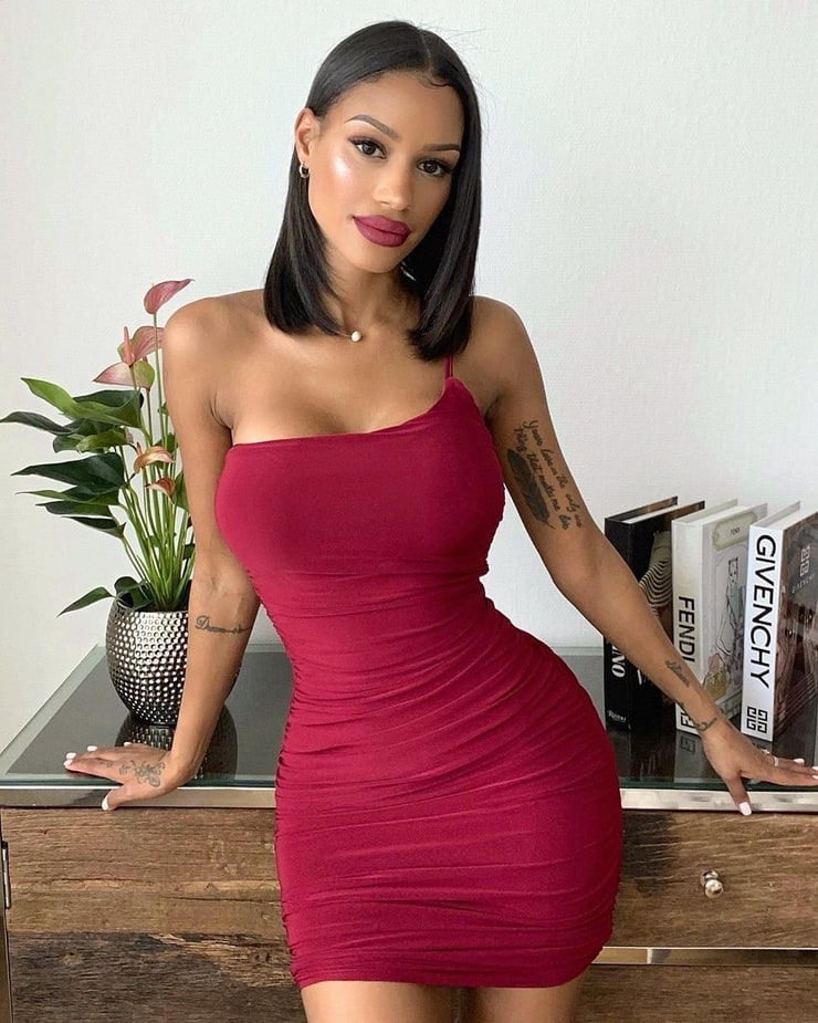 Fanny Neguesha