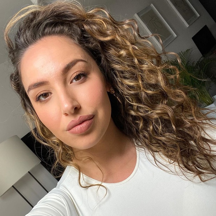 Jada Sezer