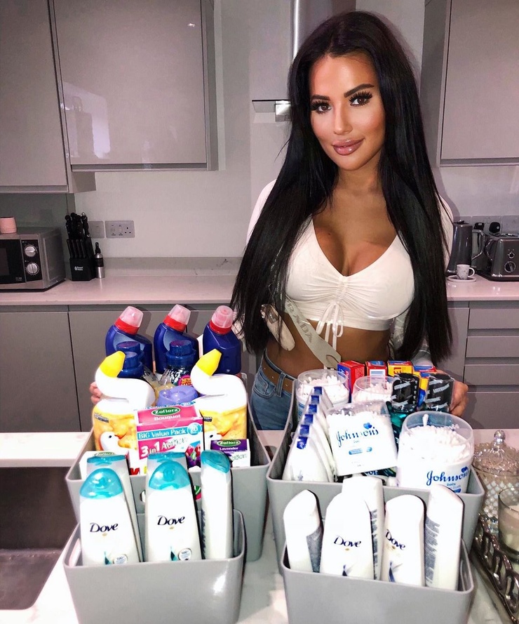 Yazmin Oukhellou