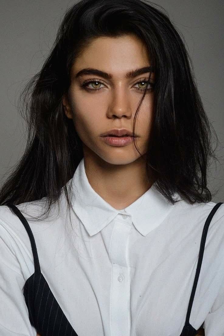 Nathalia Constantino (model)