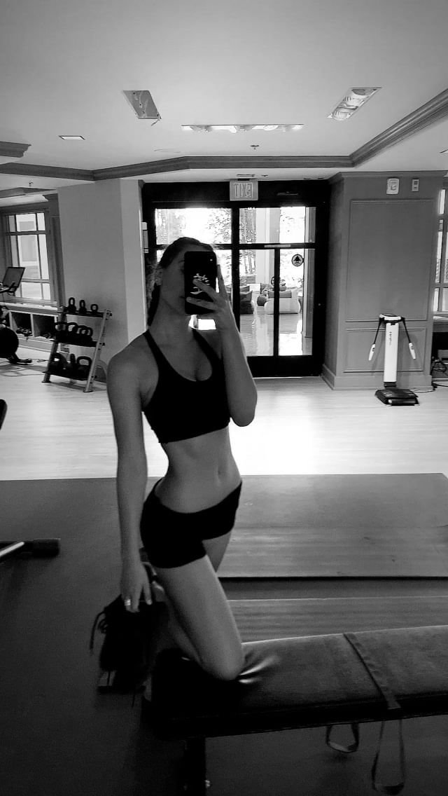 Alexis Ren