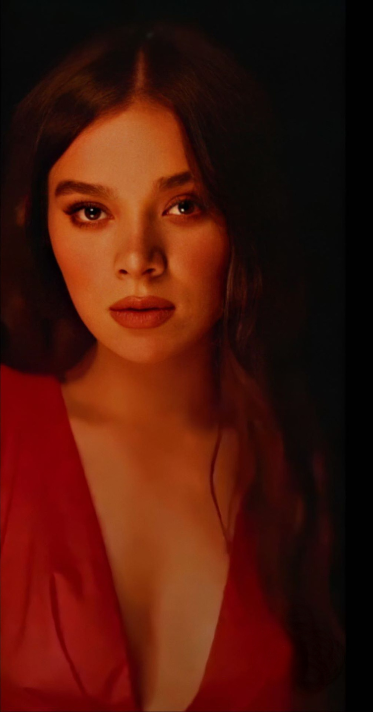 Hailee Steinfeld Hailee Steinfeld