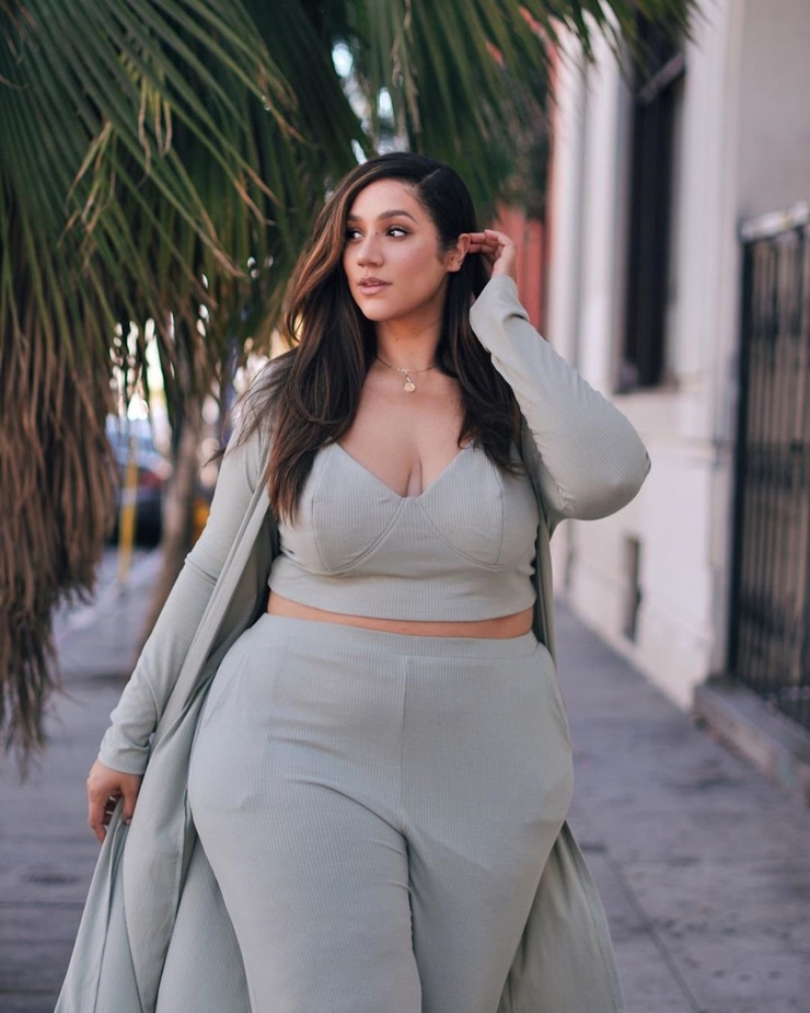 Erica Lauren (Plus Size Model)
