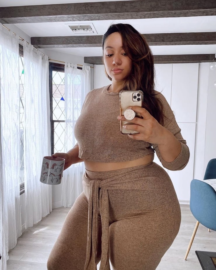 Erica Lauren (Plus Size Model)