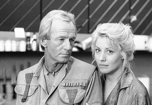 Paul Hogan, Linda Kozlowski