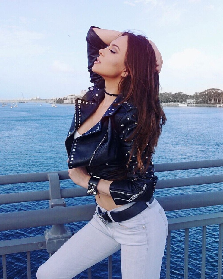 Lola Astanova